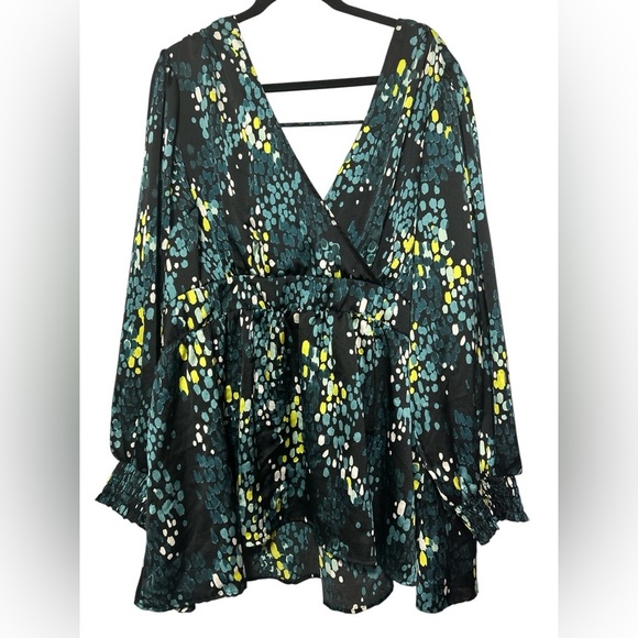 Torrid Satin Surplice Tie Cut Out Back Long Sleeve Blouse Size 4X - Picture 2 of 8